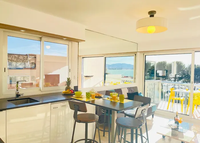 Beau 3 Pieces Vue A St Raphael - Piscine