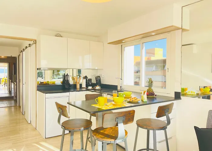 Beau 3 Pieces Vue A St Raphael - Piscine