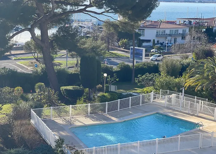 Beau 3 Pieces Vue A St Raphael - Piscine * Сен-Рафаэль